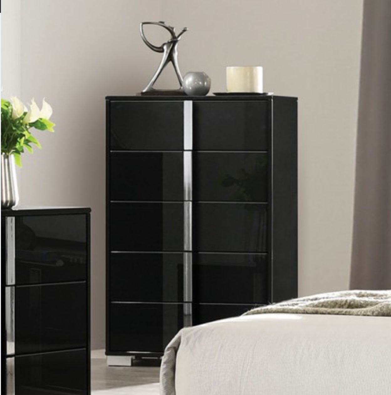 Black Chest of Drawers